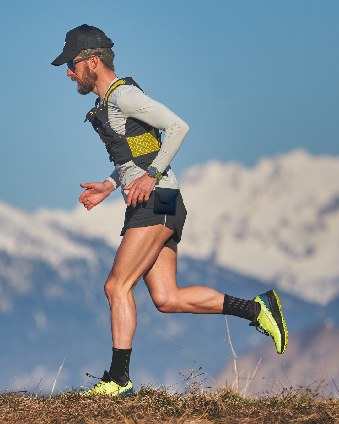 Smart Witness Wallet on man running