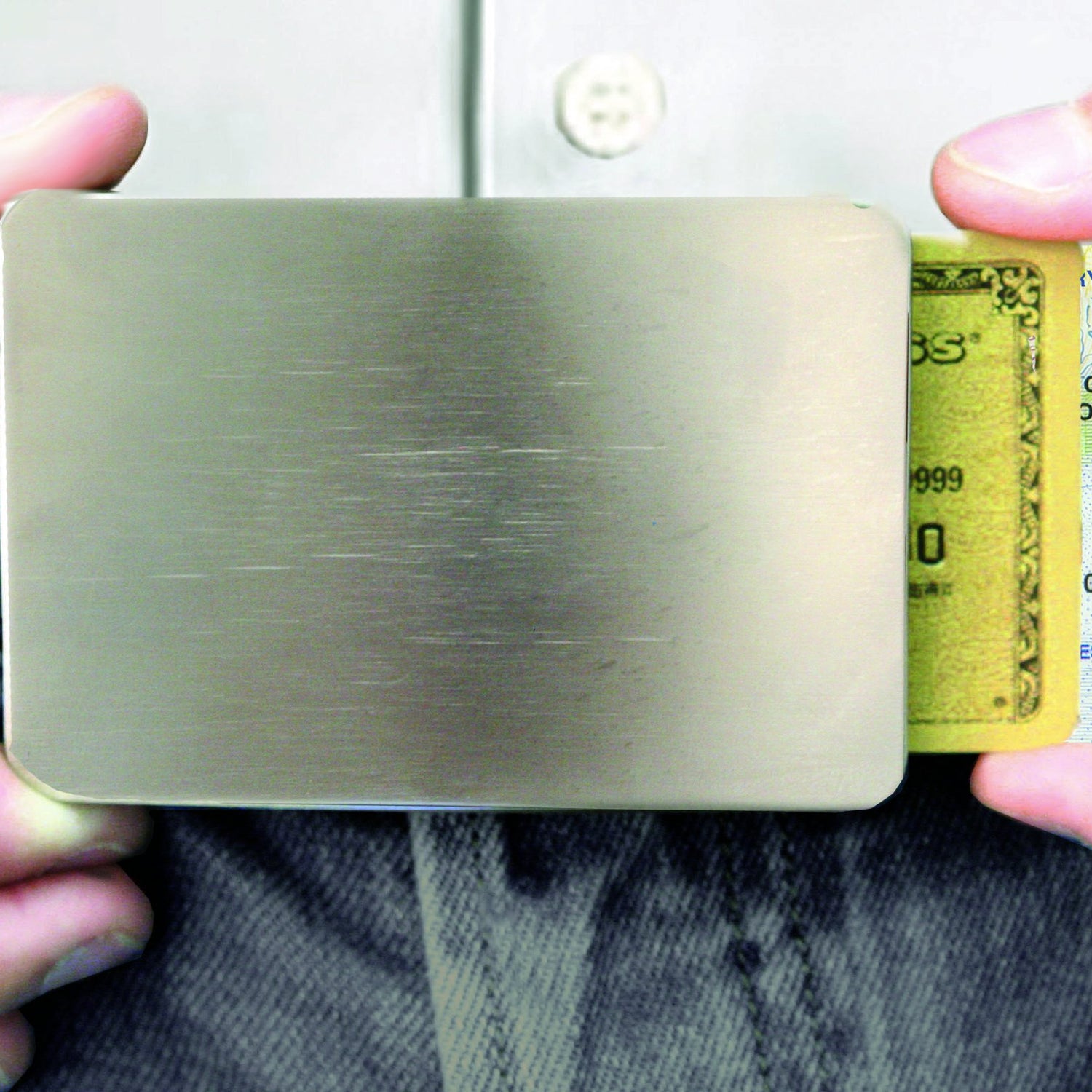 Storus® Smart Belt Buckle™ on person with hands sliding out cards.