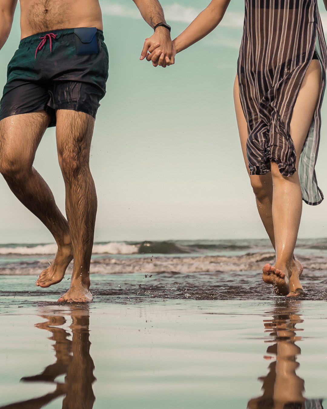 Smart Witness Wallet on man walking on the beach