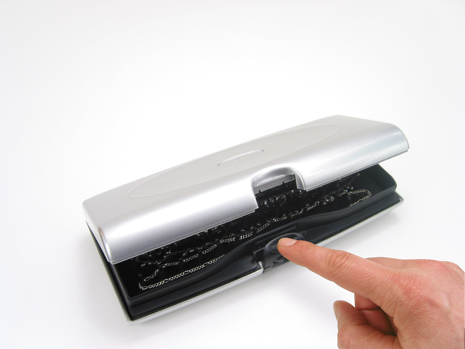 Storus Smart Jewelry Case® - hand pressing to open