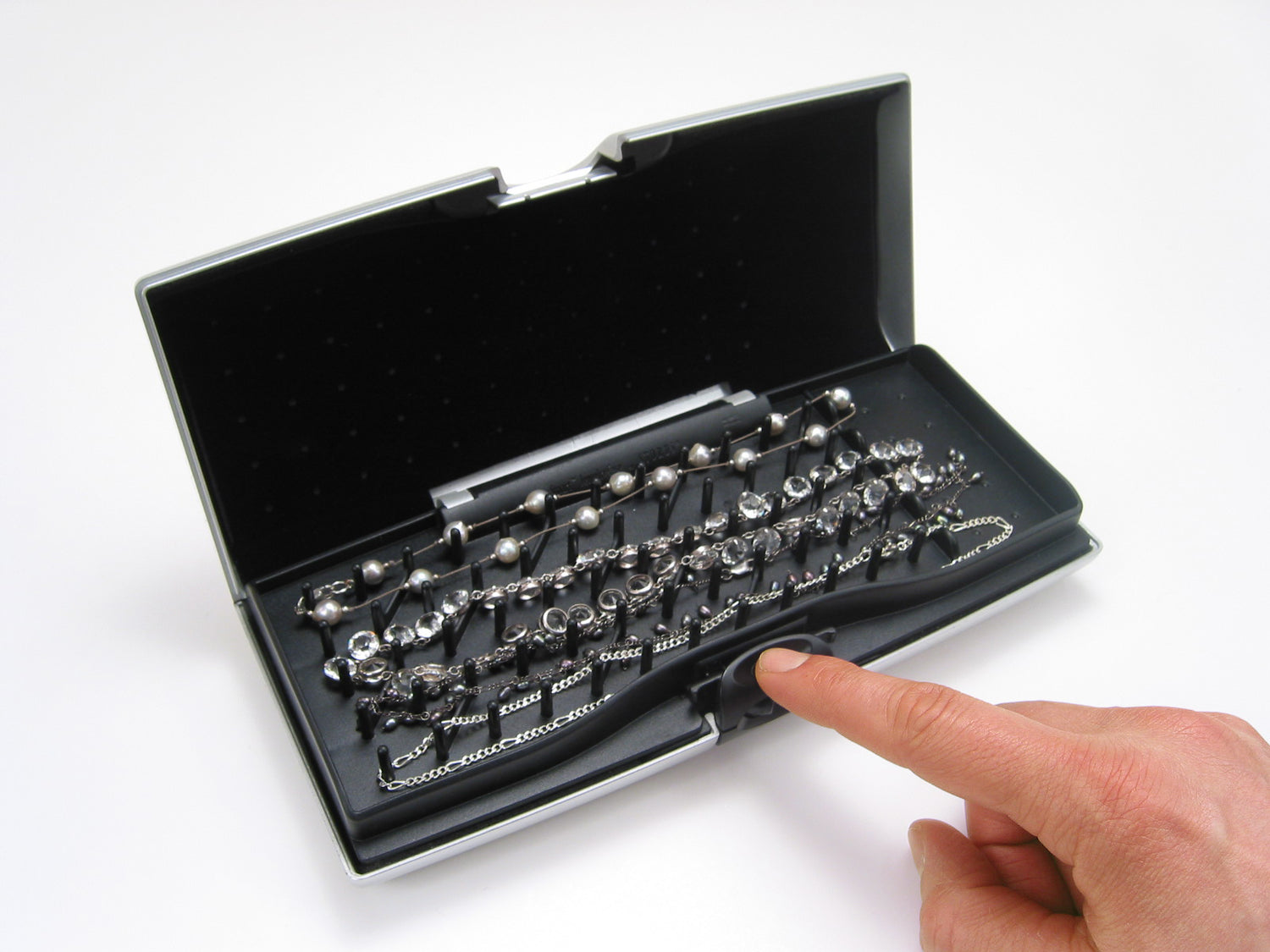 Storus Smart Jewelry Case® hand popping the case open